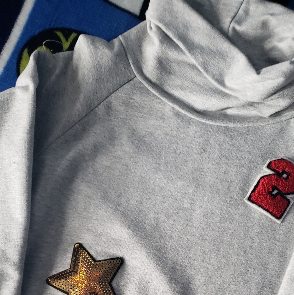 BUNDLE🔴🔴 Sweaters are in good condition.